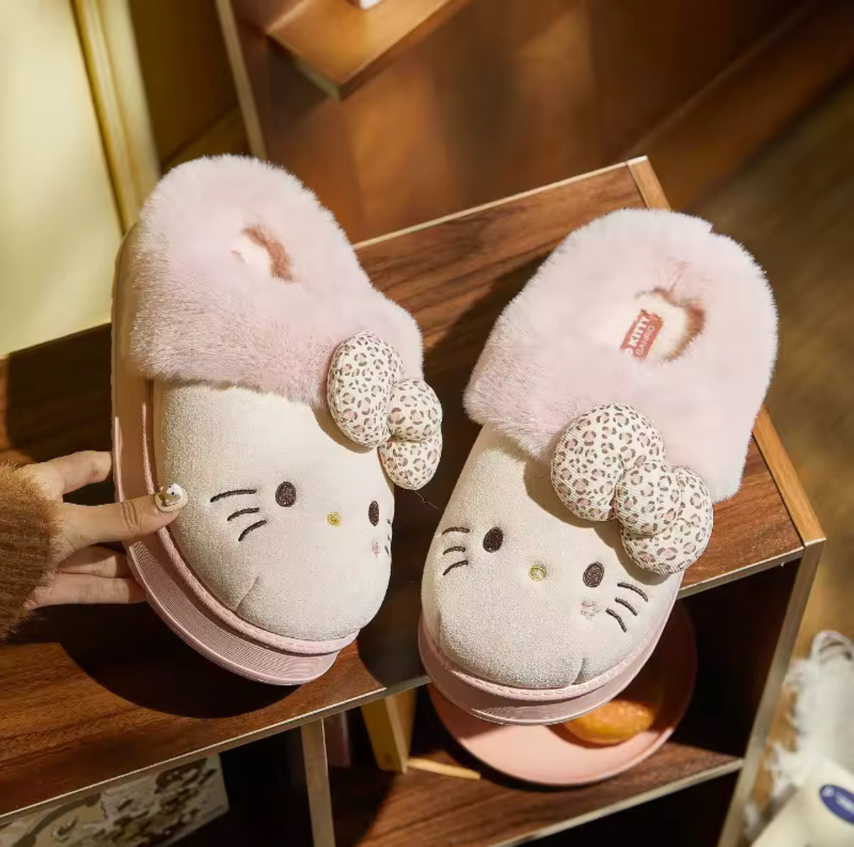 Hello Kitty Slippers 🐱👣 – Cozy & Cute for Indoors and Outdoors 💖